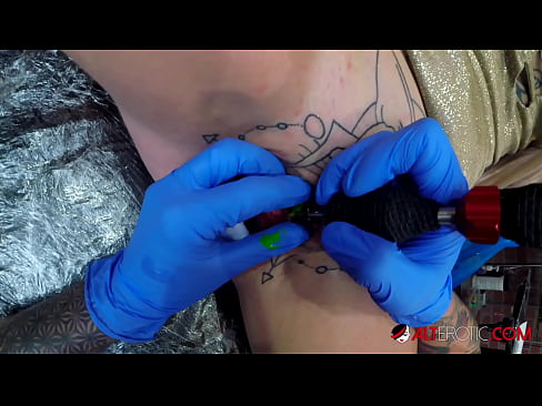 ❤️ Uiters getatoeëerde hottie Sully Savage het 'n tatoeëermerk op haar klitoris gekry ️❌ Seksvideo op af.epoxyflooringjanesville.top ﹏